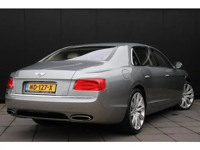 Bentley Flying Spur 6.0 W12 | LEDER | SCHUIFDAK | KERAMISCH | NAIM SOUNDSYSTEM | ENTERTAINMENT ACHTE...