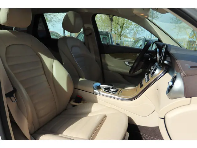 MERCEDES-BENZ GLC-KLASSE 250 4MATIC PRESTIGE | PANO | LED | AIRMATIC | LEDER | TREKHAAK AFN. | CAMER...