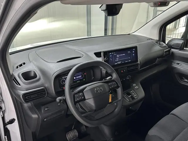 Toyota PROACE CITY Electric Challenger Long (L2) 50 kWh 136pk | 3pers. | Laadvloer | 3-fase(11kw) |...