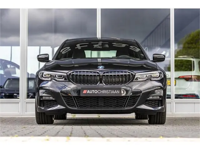 BMW 3-serie 320e Business Edition Plus M-Sport | Leder | NL Auto