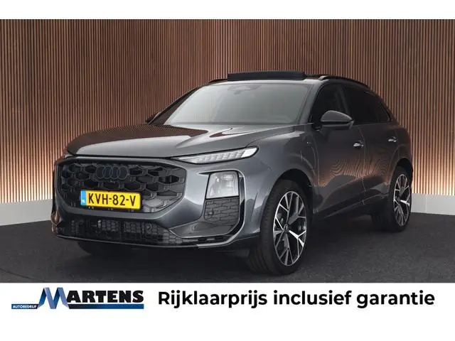 Audi Q3 1.5 272pk e-hybrid S edition Trekhaak Camera Keyless Panoramadak Stoelverwarming Virtual Coc...
