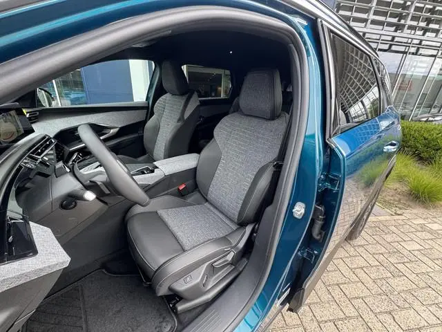 Peugeot e-5008