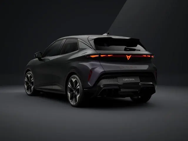 CUPRA Raval Performance 39 kWh 135PK | 360 Camera | Elektrisch Verstelbare Stoelen | Verwarmbaar Stu...