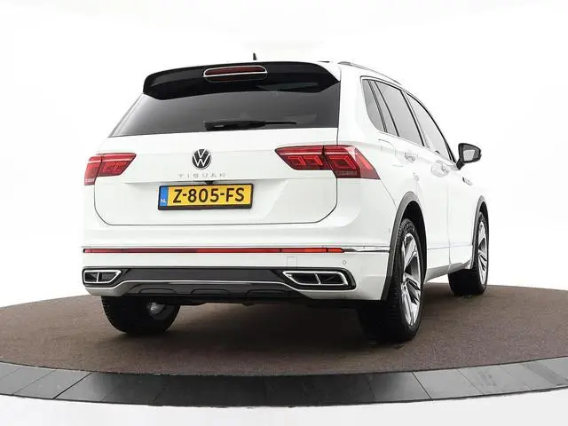 Volkswagen Tiguan 1.5 TSI 150pk DSG R-Line Business+ · Leder · Panoramadak · Apple/Android Car Play...