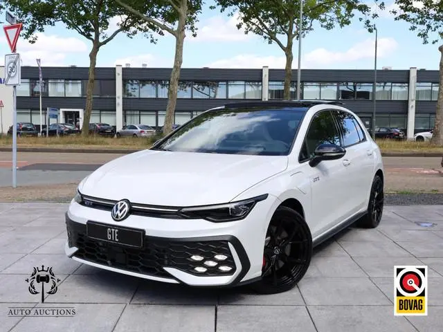 Volkswagen Golf GTE 1.5 eHybrid 272PK | Panodak | Leer | Black Style | Garantie 2030 | Head-up | Sto...