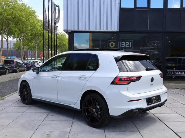 Volkswagen Golf GTE 1.5 eHybrid 272PK | Panodak | Leer | Black Style | Garantie 2030 | Head-up | Sto...
