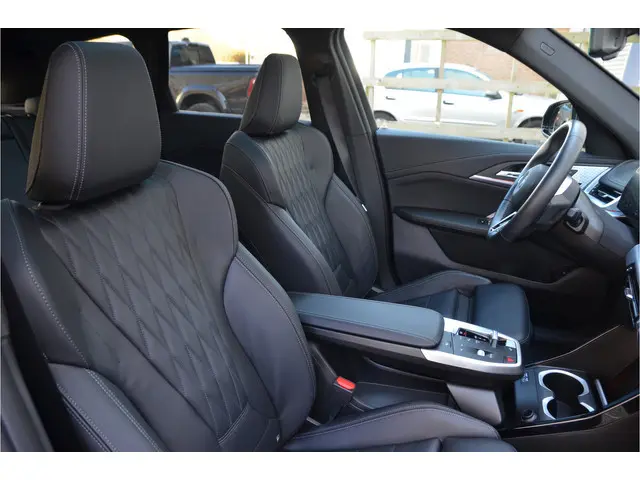 BMW iX1 xDrive30 67 kWh HUD, Leder, Pano, Harman Kardon