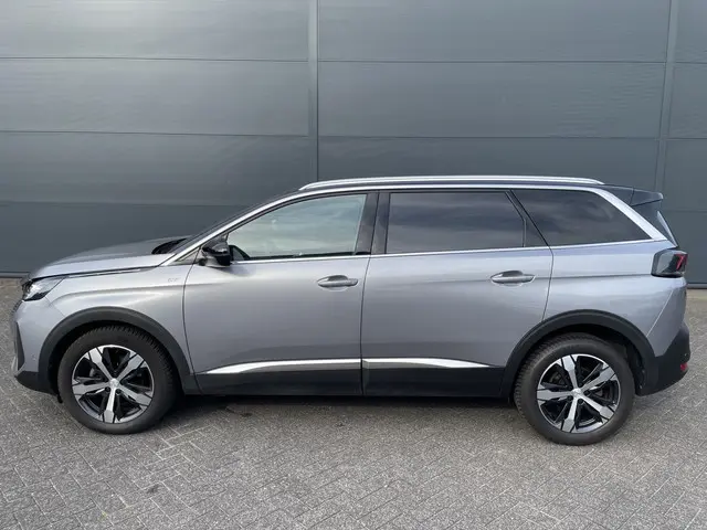 Peugeot 5008 130pk GT (Camera - LED - Keyless Entry - i-cockpit - 7 zits - Parkeersensoren V+A - Ada...