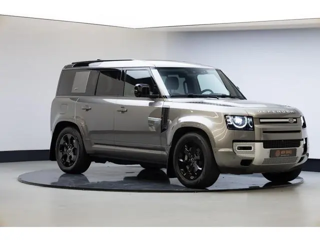 Land Rover Defender 110 2.0 P400e 110 XS Edition | Panoramadak | Trekhaak | SOH 91.7% |