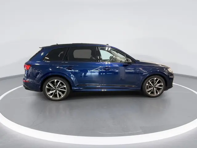 Audi Q7 60 TFSIe 456pk Quattro Pro Line S Competition · Panoramadak · Luchtvering · Inklap. Trekhaak...