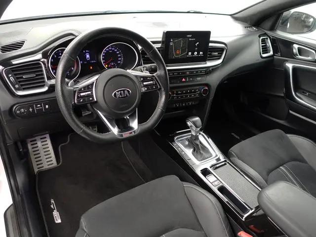 Kia ProCeed 1.4 T-GDI GT-PlusLine Aut- Panoramadak, Stuur/Stoelverwarming, Carplay, Camera, Lane Ass...