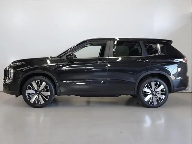 Mitsubishi Outlander 2.4 PHEV Intense+ | Actieprijs | Head up | 20 inch | Direct leverbaar | 8 jaar...
