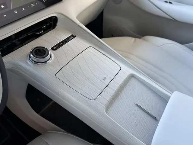 Geely E5