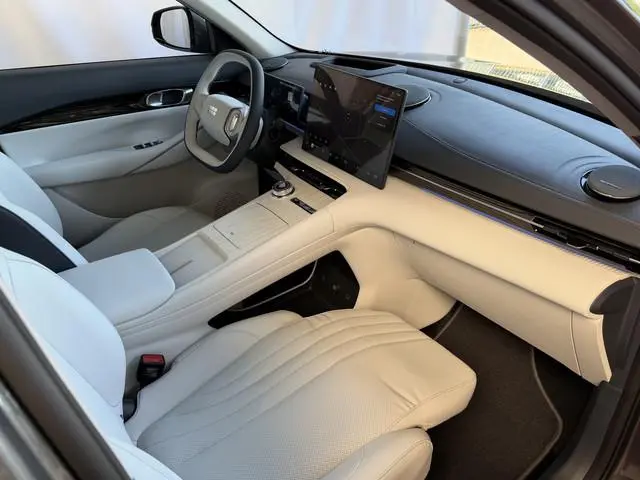 Geely E5