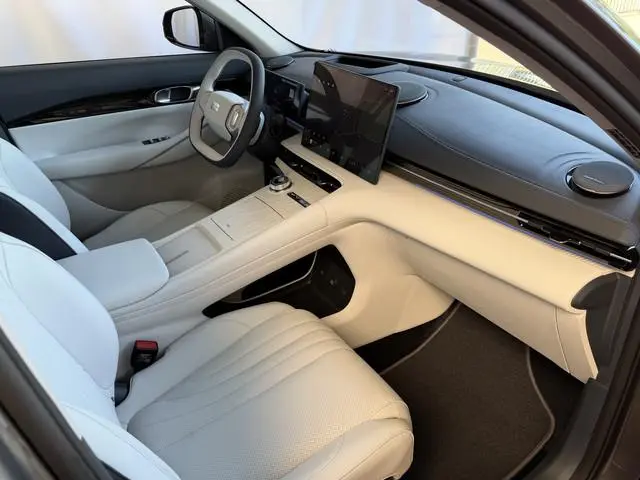 Geely E5