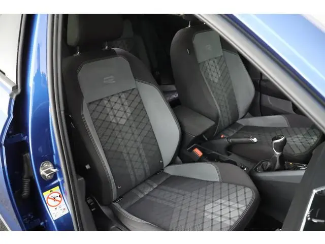 Volkswagen Polo 1.0 TSI 95pk 2x R-Line Climate Control ACC Camera Stoelverwarming Keyless Navigatie