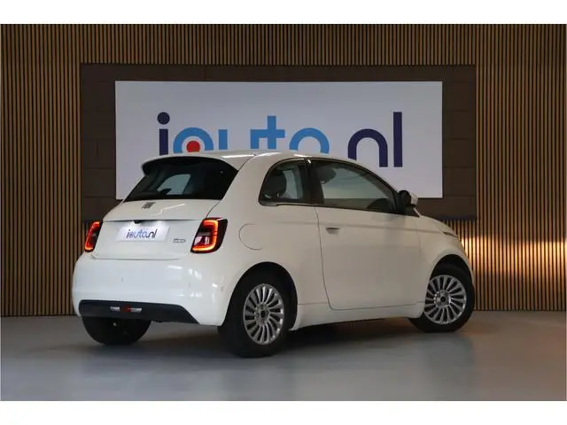 Fiat 500 Urban 42 kWh Keyless/Stoelverw/CarPlay/Camera/15"
