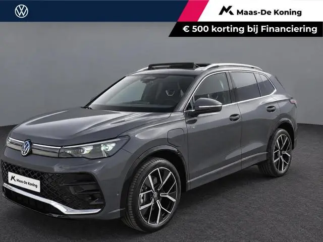 Volkswagen Tiguan 1.5eHybrid 200kW/272PK R-Line · Panoramadak · Trekhaak · 360°Camera + Parkeersenso...
