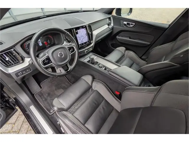 Volvo XC60 2.0 Recharge T6 AWD R-Design Black LED Trekhaak