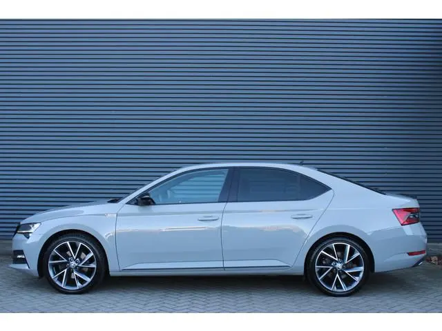 ŠKODA Superb 1.4 TSI iV Sportline Business Full-LED Carplay Virtual Cockpit Elek-trekhaak