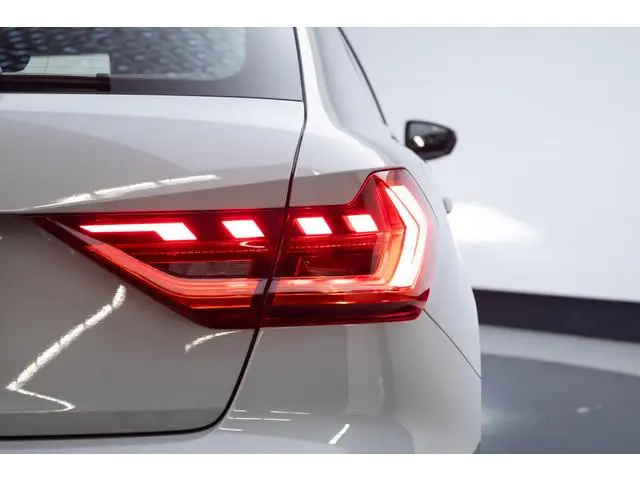 Audi A1 Sportback 30 TFSI epic | Stoelverwarming | Led | PDC |