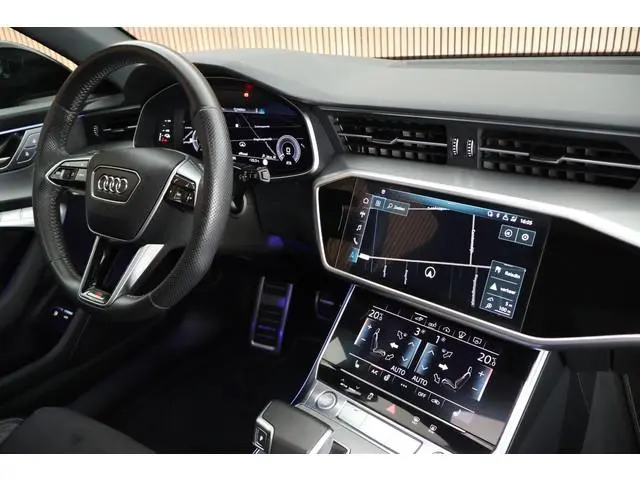 Audi A6 Avant 55 TFSIe 367pk quattro Competition Luchtvering HUD Trekhaak Keyless Stoelverwarming Pa...