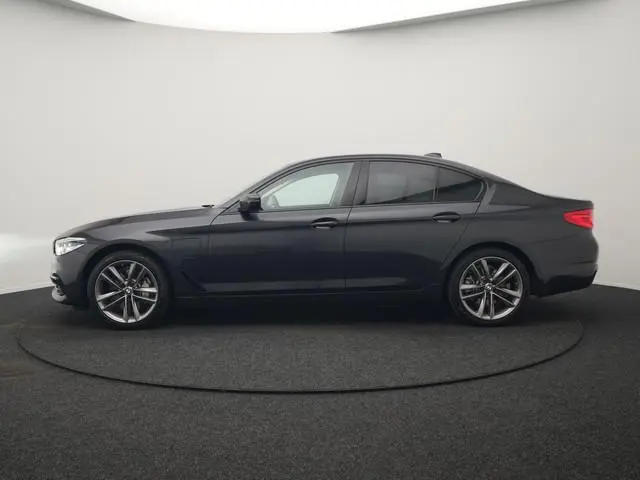 BMW 5-serie 530e iPerformance Sportline PHEV 252pk | Adaptive Cruise | Camera | Sportstoelen Verwarm...