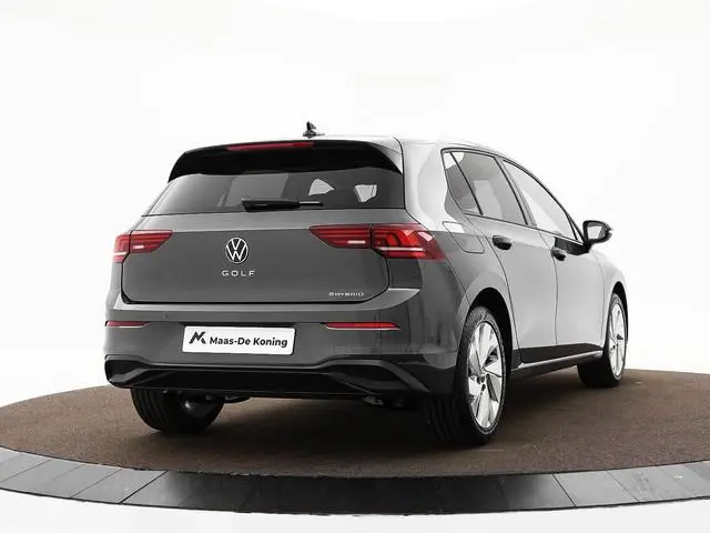 Volkswagen Golf Life Edition 1.5 eHybrid 204 PK 6 versn. DSG · Draadloze telefoonlader · Achteruitri...