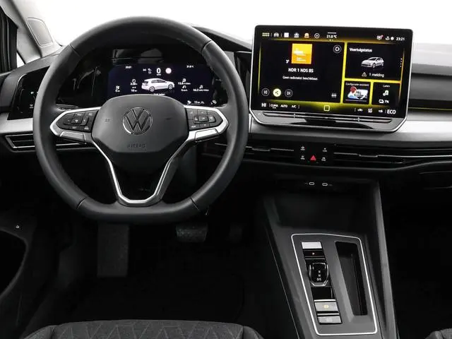 Volkswagen Golf Life Edition 1.5 eHybrid 204 PK 6 versn. DSG · Draadloze telefoonlader · Achteruitri...