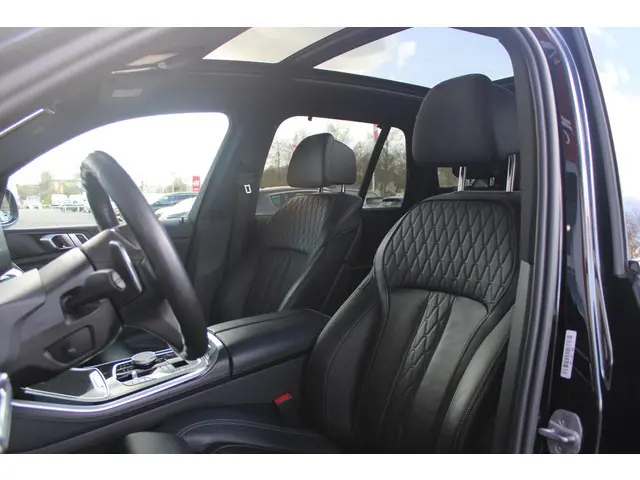 BMW X5 xDrive50e 490PK M-SPORT | PANORAMA SCHUIF/KANTEL DAK "SKY LOUNGE" | COMFORT STOELEN ELEKTRISC...