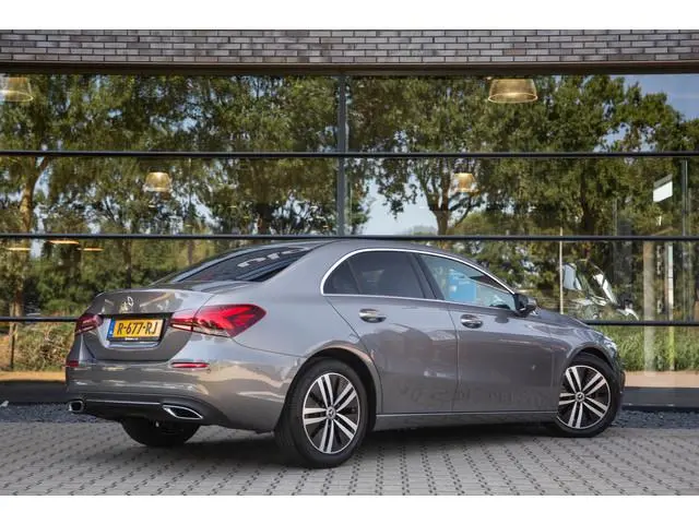 Mercedes-Benz A-klasse 180 Premium Plus , Adaptive cruise control, Sfeerverlichting, Stoelverwarming...