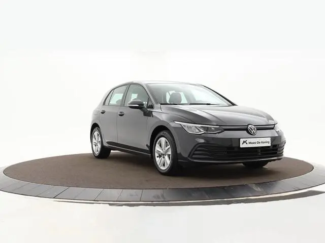 Volkswagen Golf 1.0 eTSI 110pk DSG Life · Camera · Dodehoeksensor · Adaptive Cruise Control · Apple/...