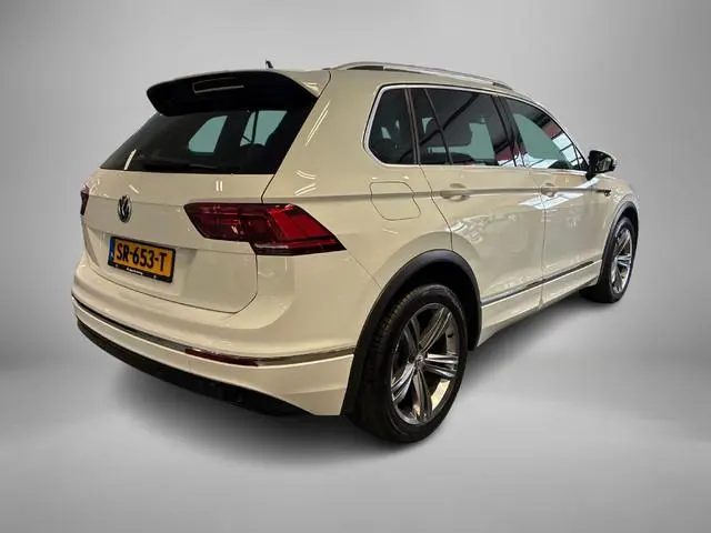 Volkswagen Tiguan 1.4 TSI 150pk ACT Comfortline Business · Panoramadak · Wegklapbare Trekhaak · R-li...