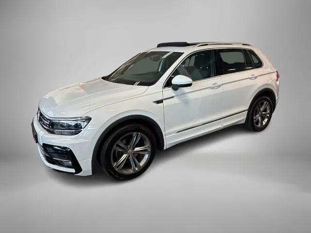 Volkswagen Tiguan 1.4 TSI 150pk ACT Comfortline Business · Panoramadak · Wegklapbare Trekhaak · R-li...