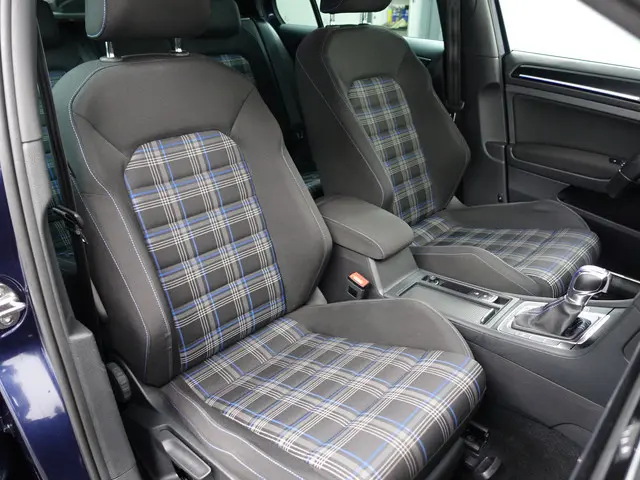 Volkswagen Golf 1.4 TSI GTE Highline+ Aut- Carplay, Xenon Led, Park Pilot, Navi, Clima, Sport Interi...