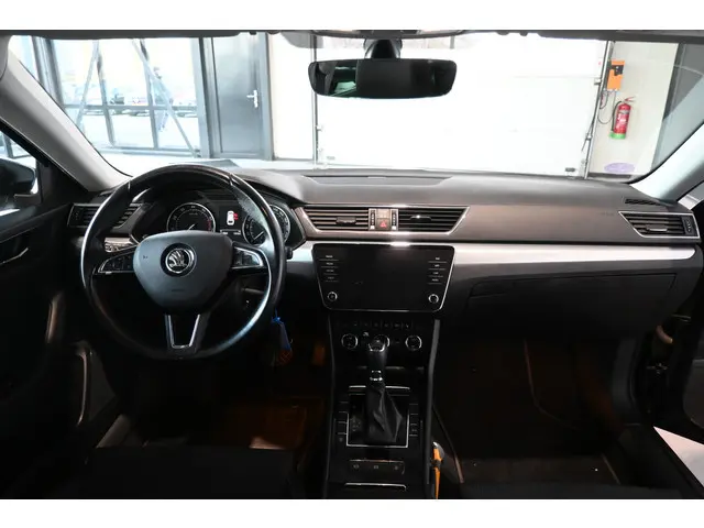 ŠKODA Superb Combi 1.4 TSI ACT Ambition Business Automaat Navigatie Stoelverwarming LED Inruil Mogel...