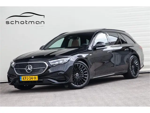 Mercedes-Benz E-klasse Estate 300 e AMG Premium, Hyperscreen, Distronic, Pano, Bruin Leder, Trekhaak...