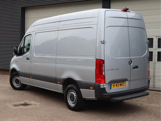 Mercedes-Benz eSprinter 314 L2H2 Accu 56 kWh RWD WLPT 181 km - New Model - Snel laden - LED - Vol Op...
