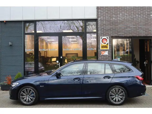 BMW 3-serie Touring 330e M-Sport Shadow Line Pano/Laser LED/Leder/360/Keyless/Headup/ACC/Dodehoek