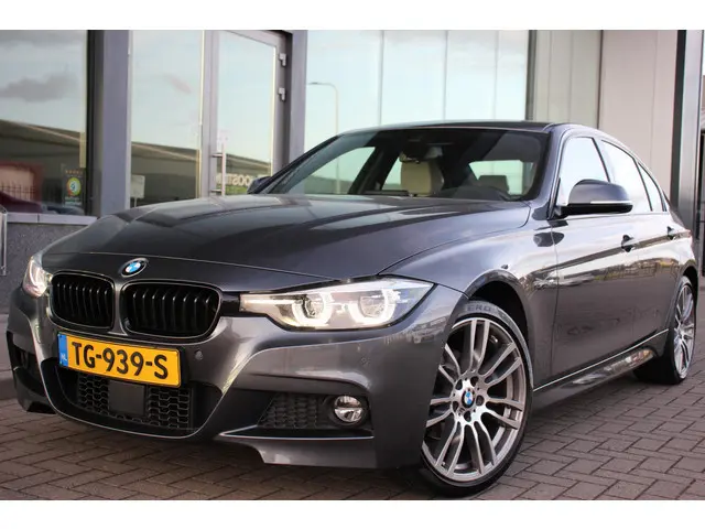 BMW 3-serie 320i xDrive M Sport Edition | DEALER ONDERHOUDEN