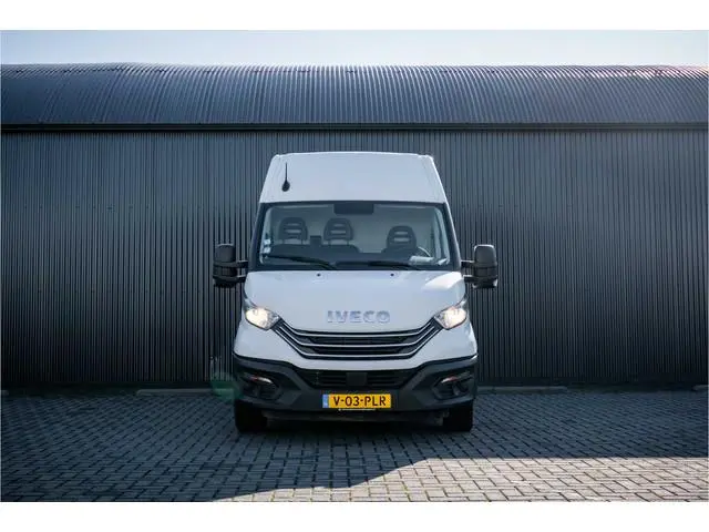 Iveco Daily **35S14 | 140PK | L2H2 |Trekhaak 3.500 Kg | 3-Zits | Climatronic**