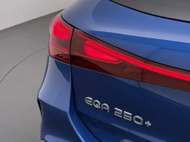Mercedes-Benz EQA 250+ AMG Line 71 kWh | Pano Trekhaak Burmester HUD Memory