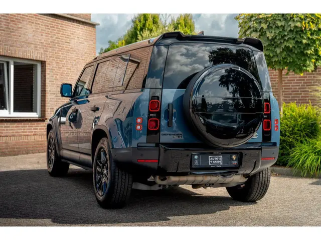 Land Rover Defender 110 3.0 P400 110 X-Dynamic S 5 Persoons Luchtvering Trekhaak LED Camera Urban 19...