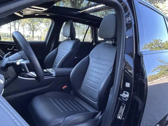 Mercedes-Benz GLC 300e AMG 4Matic // Trekhaak // Memory // 360 Camera // Panoramadak // Digital Ligh...