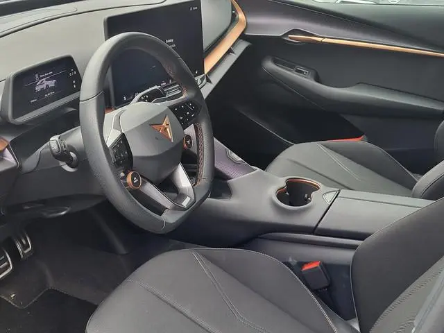 CUPRA Tavascan Business 82 kWh 286pk | Navigatie | Lichtmetalen velgen | Verwarmbare voorstoelen | P...