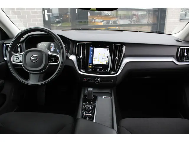 Volvo V60 2.0 B3 Business Pro / Carplay / Camera / N.A.P.