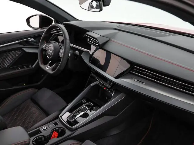 Audi A3 Sportback 45 TFSIe 272pk S-tronic S edition Competition · Panoramadak · Camera · Keyless · E...
