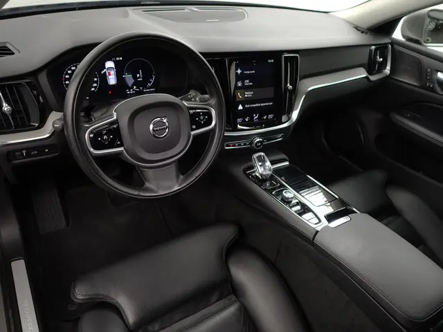 Volvo V60 2.0 T8 Recharge AWD Inscription Aut- Panoramadak, Elek Trekhaak, Harman Kardon, Stuur/Stoe...
