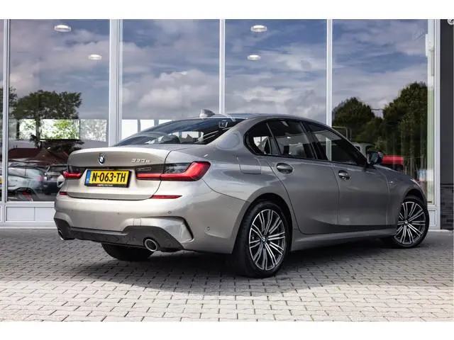 BMW 3-serie 330e High Executive M-sport | Leder | Camera