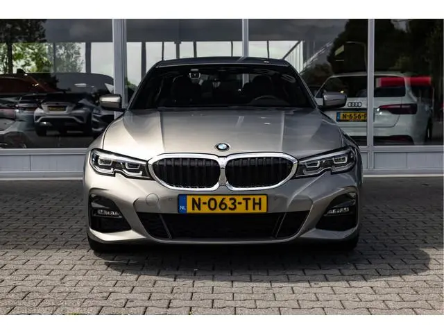 BMW 3-serie 330e High Executive M-sport | Leder | Camera